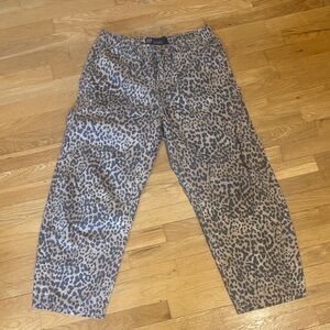 GAP Women’s pull on Barrel leopard print jeans